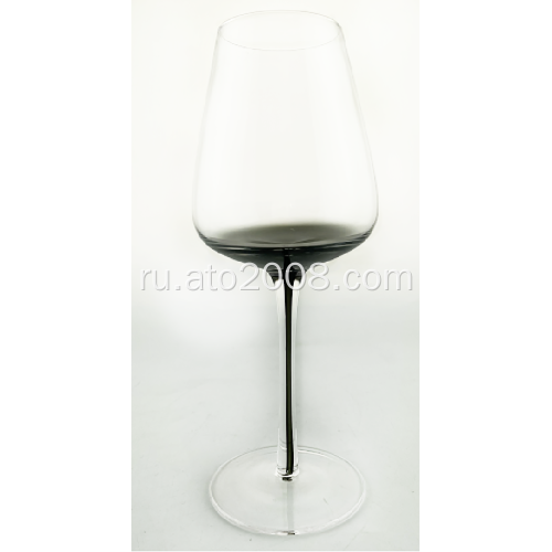 Прозрачный бокал для вина с дымчато-серым